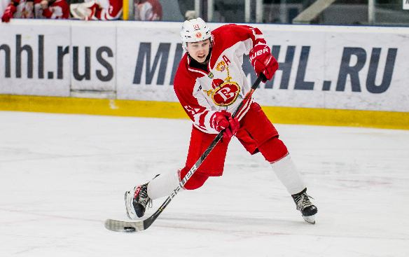 Проспект «Витязя» переписал клубный рекорд в МХЛ. Он крут вне площадки: читает бумажные книги и увлекается инвестициями