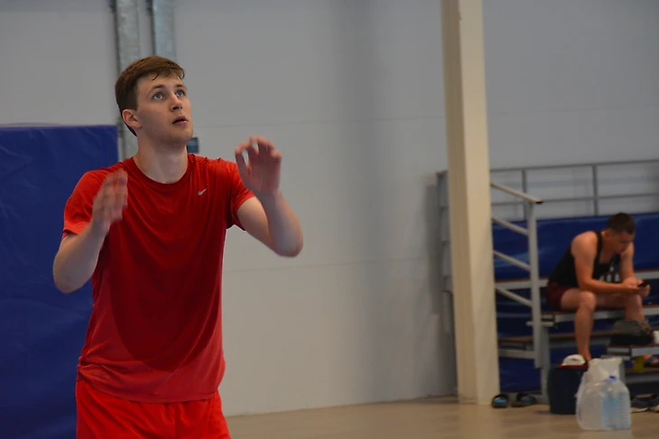 Межсезонье. СГАУ- "Саратов". Егор Овчинников: "А в перерыве игры с ЦСКА с сумками побежали в автобус…", изображение №1