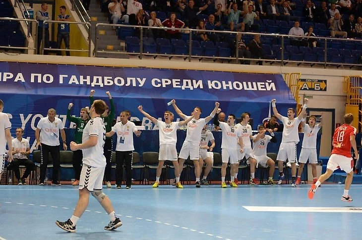 Сборная России (1996 г.р.) под руководством Александра Алексеева и Александра Коваленко на ЧМ-2015 среди юношей в Екатеринбурге: Сергей Болотин, Алексей Карибов, Дмитрий Санталов, Виктор Фурцев и другие…