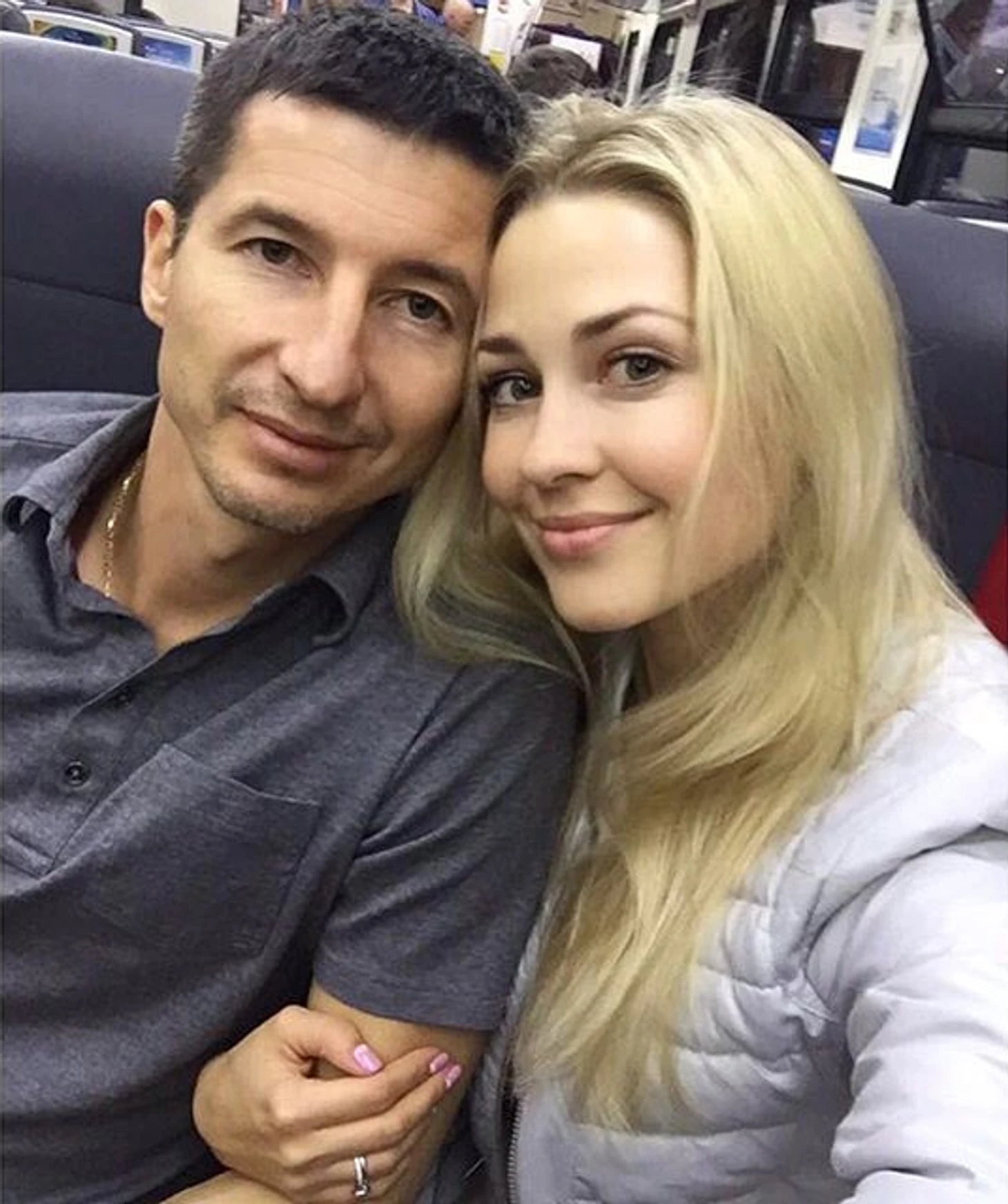 https://photobooth.cdn.sports.ru/preset/post/1/58/2e3147bc444b993008016c65c9c32.png