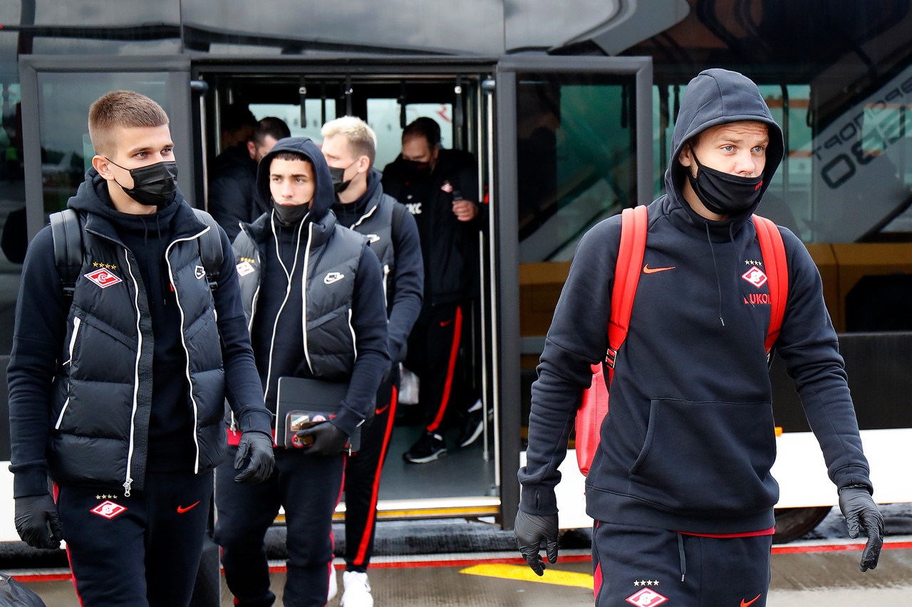 Футболисты «Спартака» полетели в Красноярск на матч с «Енисеем»