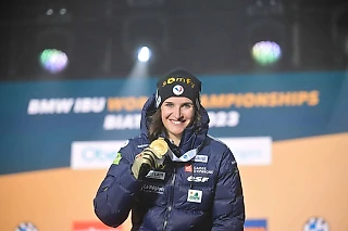Французское солнышко в туманном Оберхофе: Жюлия Симон — чемпионка мира!