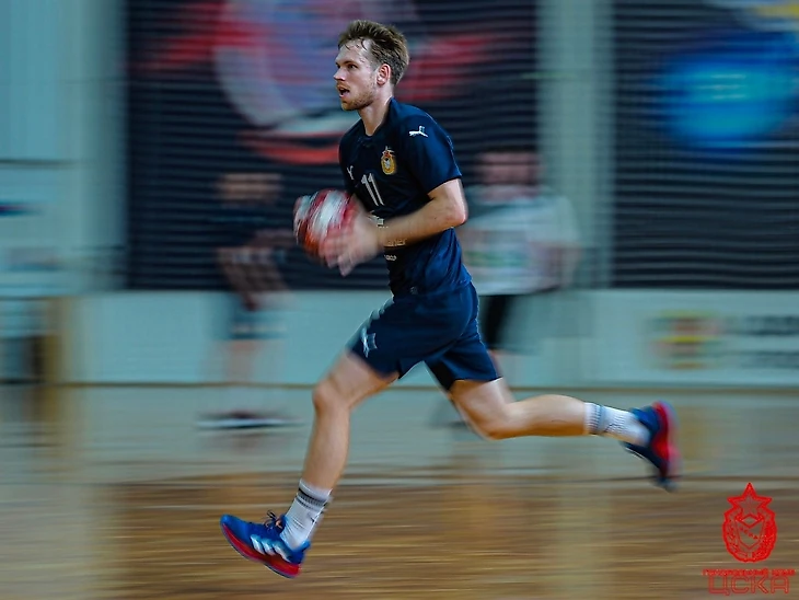 Сергей Николаенков: "Пиджей сводил нас в китайский ресторан, где сам готовил говядину", изображение №2