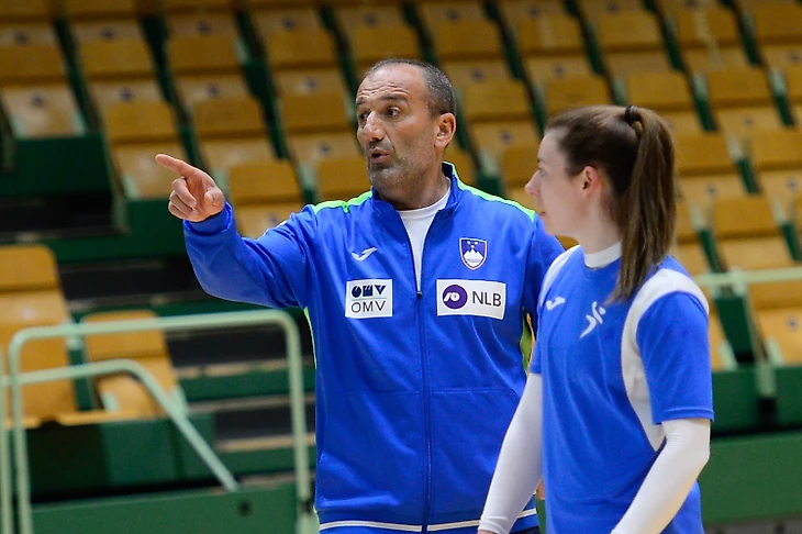 Испанский блог. День 3. Гандбольная версия "Бумажного дома". Профессор Аджич снова всех перехитрил, изображение №1