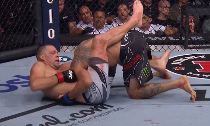 Неожиданно завершился главный бой UFC 279 Диас — Фергюсон. Видео - Бокс/ММА  - Sports.kz