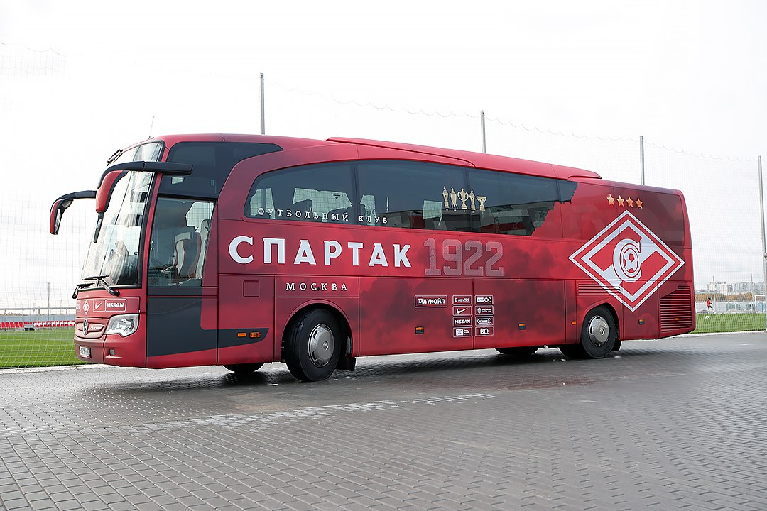 «Спартак» украсил клубный автобус именами болельщиков