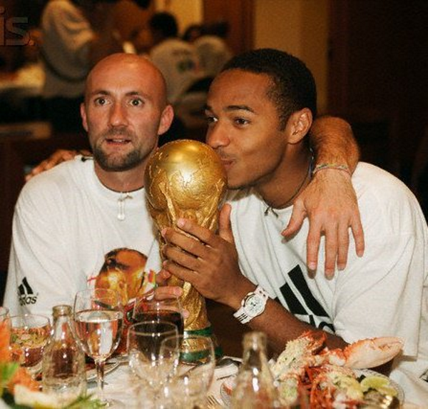 https://photobooth.cdn.sports.ru/preset/post/1/79/d73a446d847dea250c021df73e23a.png