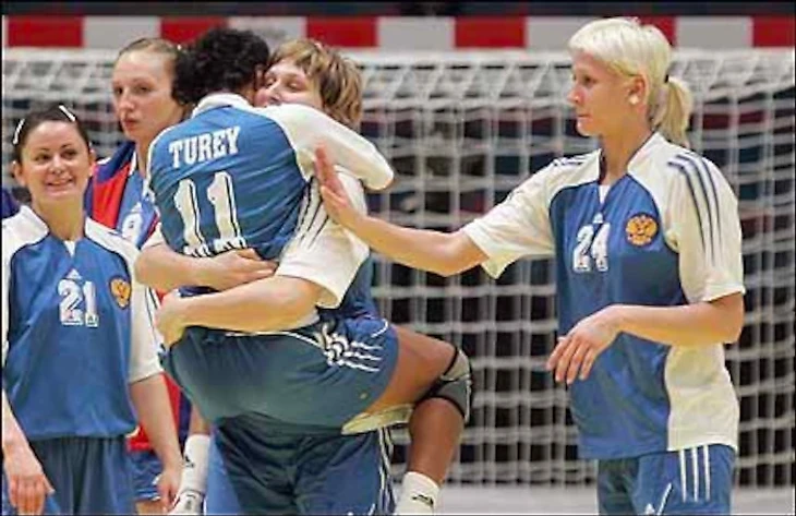 ЧМ-2005 в Санкт-Петербурге: сопровождение милиции, ледовые арены и триумфальный ход "Красной машины", изображение №6