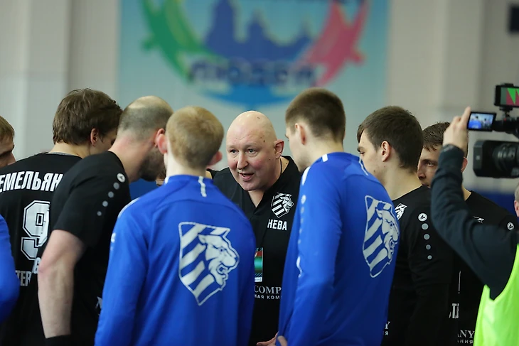 Чемпионат России. "Виктор" в Питере: когда игру ломает красная карточка… у соперника, изображение №2