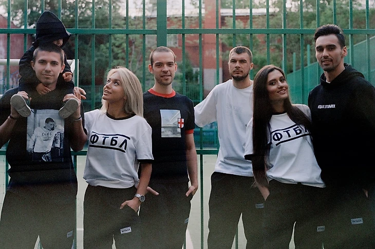 Николай Комличенко, Николай Калинский с семьей, Андрей Лях с женой и Евгений Марков.