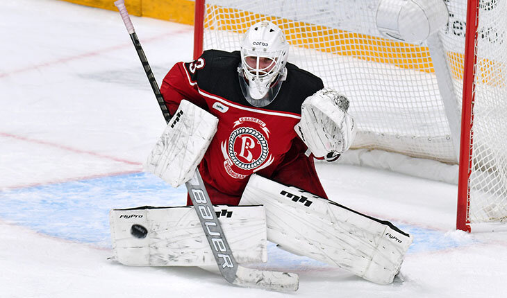 Вратарь «Витязя» – открытие сезона КХЛ: отбивает по 45 бросков и мечтает о сборной России (а мог играть за Китай)