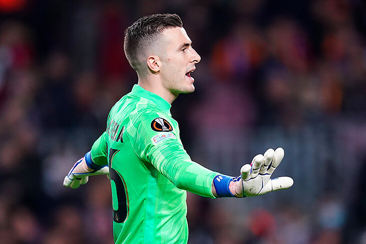 «Барсу» засушил вратарь, который ей принадлежит. Но сейчас Пенья на «Камп Ноу» тащил за «Галатасарай»