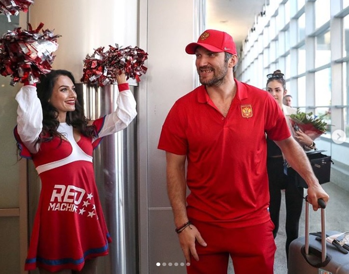 Говорите, русские болельщики плохо поддерживают? А нужна ли хоккеистам эта поддержка. Очевидно, что нет