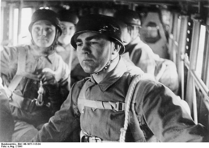 Макс на войне