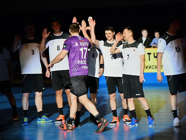 20 вопросов не о гандболе. Александр Котов: "Мечтал стать милиционером и ловить преступников!", изображение №5