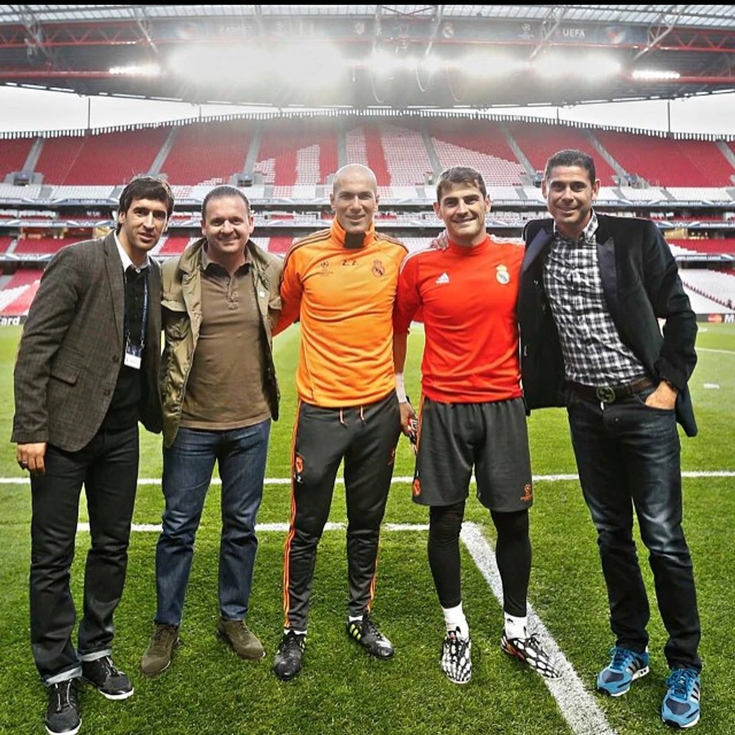 https://photobooth.cdn.sports.ru/preset/post/1/a8/229a66b2846c1a17ab148dd0d1a05.jpeg