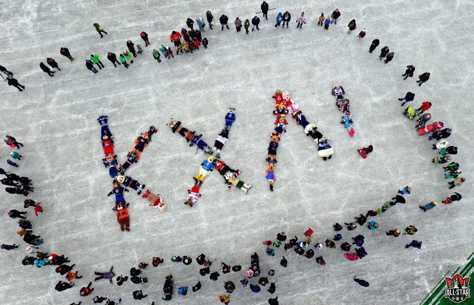 В Казани начался Матч звезд КХЛ-2019: суперскиллс, свадьба маскотов и песня Майоне под гитару