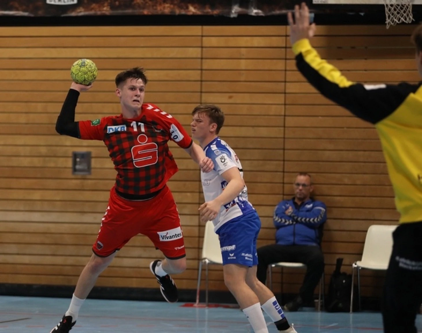 За основу "Берлина" дебютировал белорус: 19 лет, играет в немецкой "молодежке", отец — гандболист, изображение №6