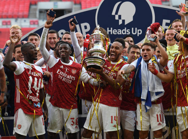 https://media.gettyimages.com/photos/pierreemerick-aubameyang-lifts-the-fa-cup-trophy-for-arsenal-with-picture-id1263248922?k=6&m=1263248922&s=612x612&w=0&h=eKYTVHT3aRzwu4ZZctX2GoCQNubbEL9ohAGtlSTuo9k=