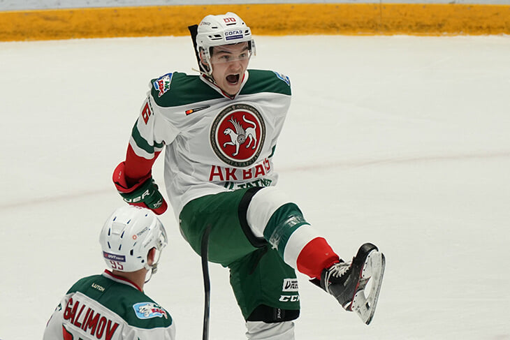 22-летний парень набрал 4 очка в первом матче в КХЛ. Его агент – Квартальнов-сын, тренер – Квартальнов-отец