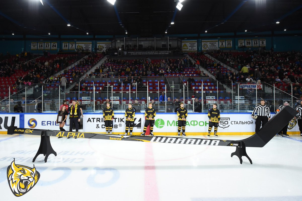 В Череповце показали самую большую клюшку в России