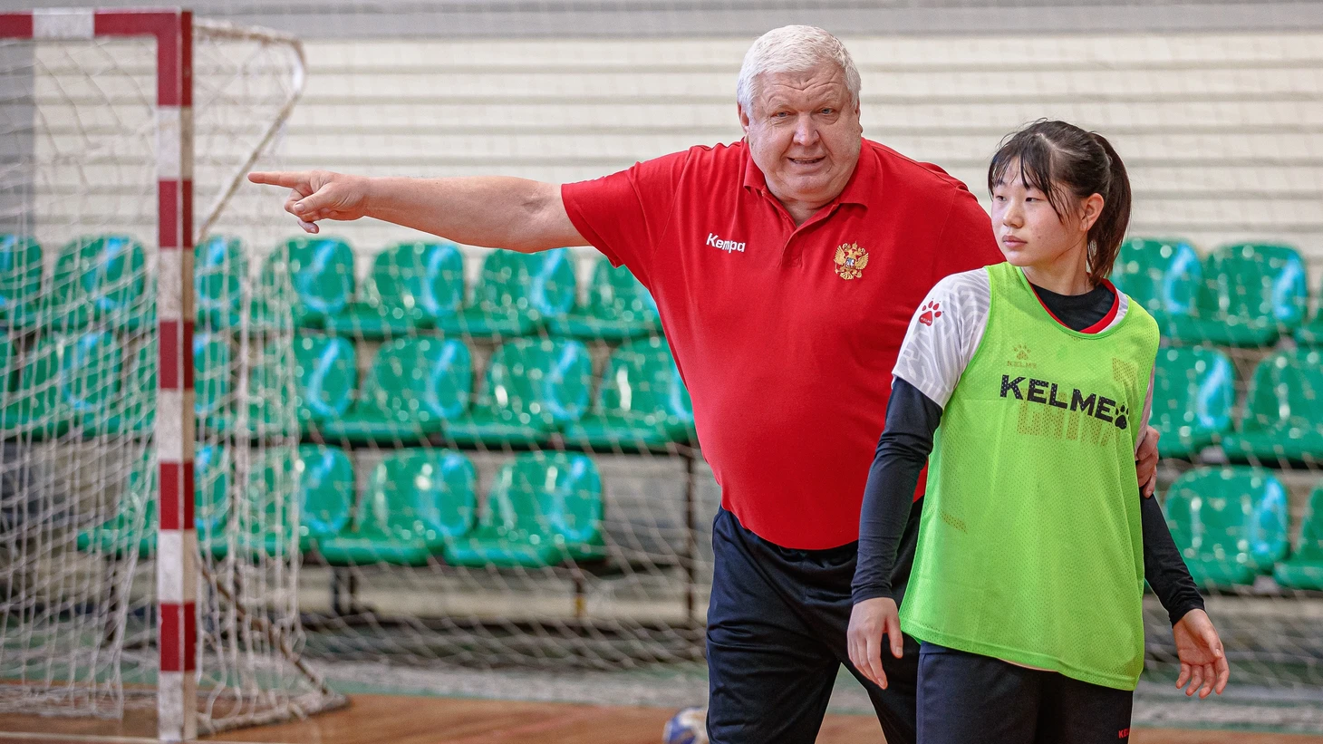 Евгений Трефилов о тренировке китаянок: "Они буквально смотрят тренеру в рот, пытаются понять детали", изображение №1