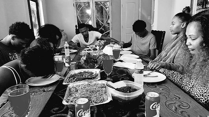 Sherra Wright (R) prays with her family before a 2016 Christmas celebration in Sugar Land, Texas. Sh