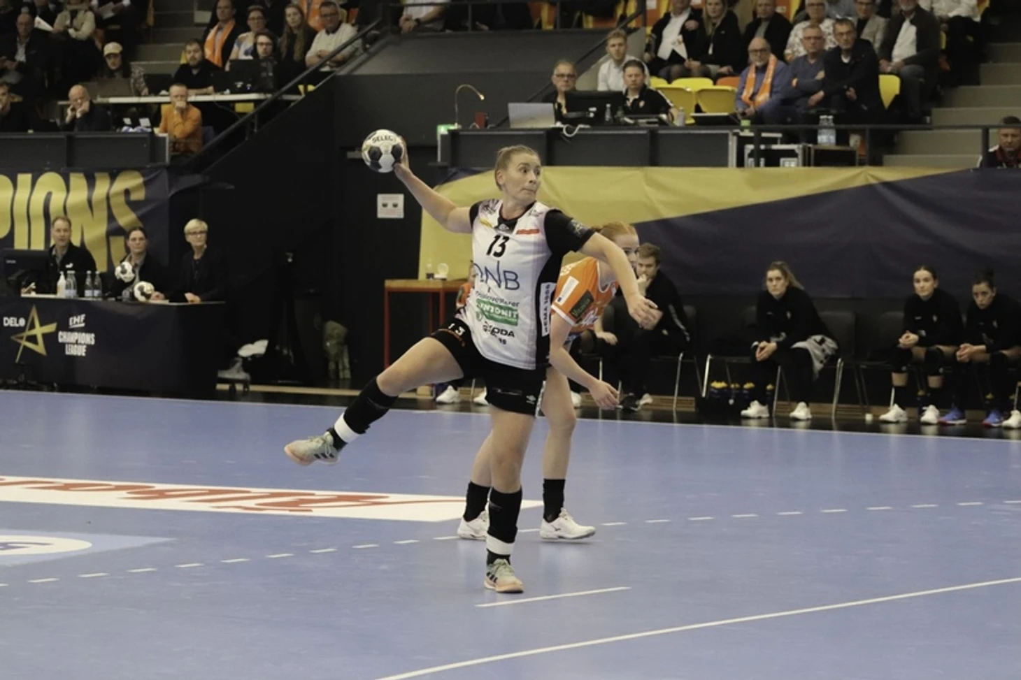 Лига чемпионов. Первый круг почти завершен: на вершине — венгерки, очков не терял только "Дьер", изображение №1