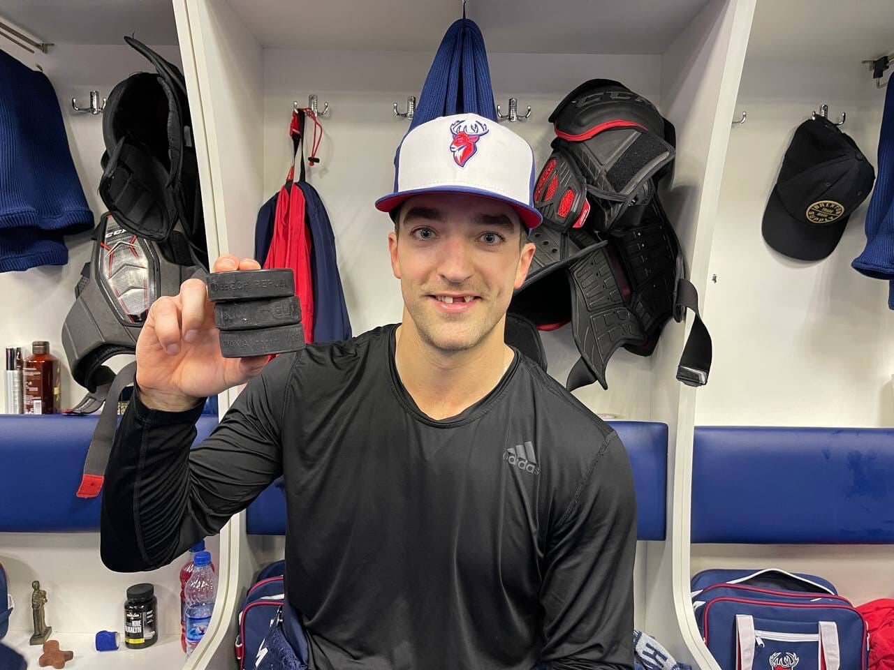 У Агостино – первый хет-трик в КХЛ. Посвятил его своему водителю, у которого родился сын