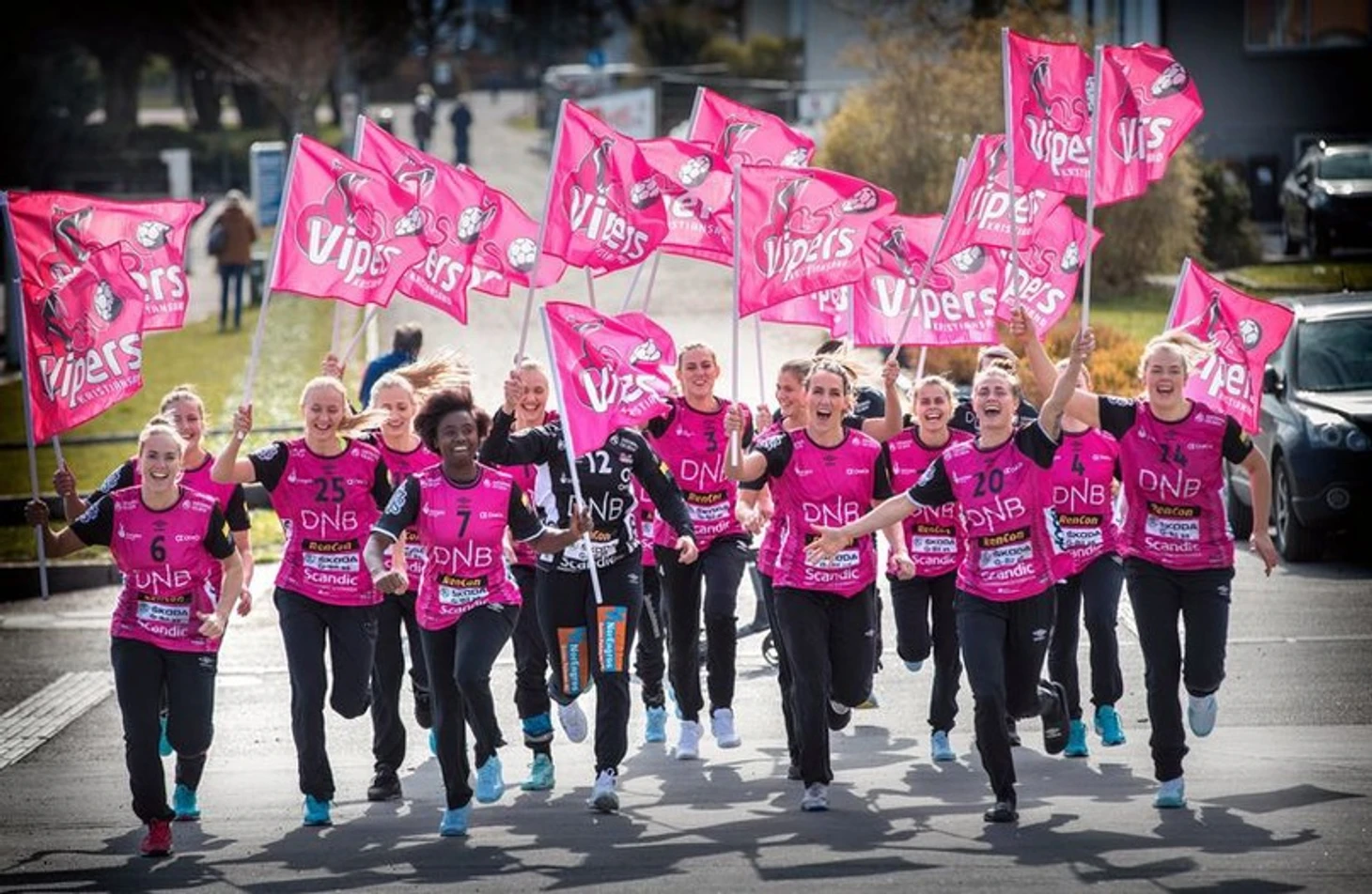 Лига чемпионов. Неизвестный "Кристиансанд": подходящий цвет, опытный состав и успехи в бизнесе, изображение №2