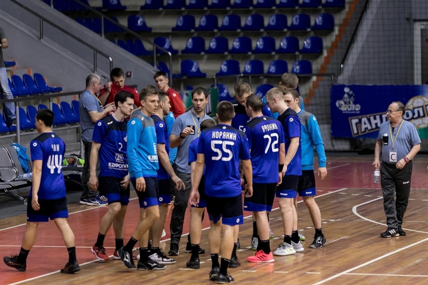 Чемпионат России. "Медведи" и громадный перевес. О чем жалеет Петкович. Осень, сулящая ненастья, изображение №6