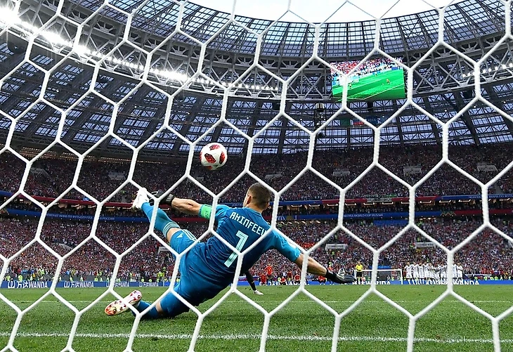 Игорь Акинфеев отбивает пенальти от Яго Аспаса | Getty Images