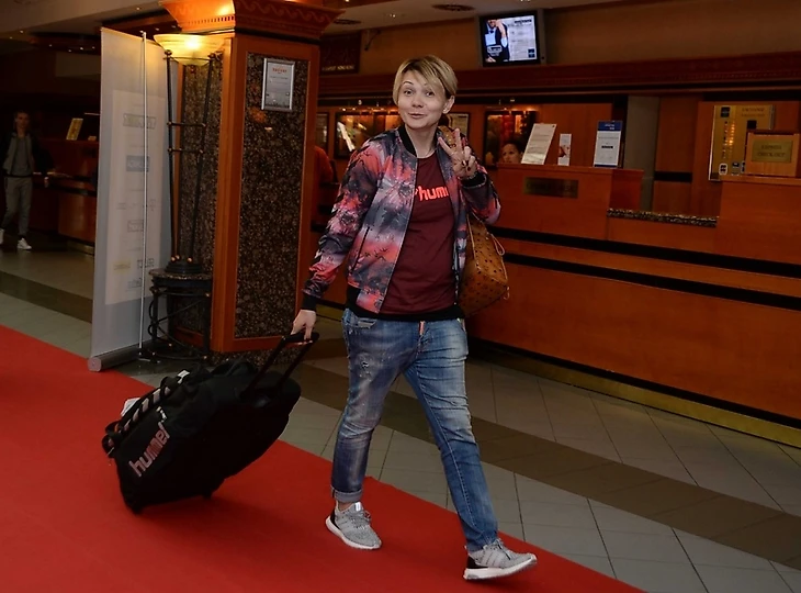 Ирина Дибирова в журнале "Быстрый центр". Жена Тимура, изображение №5