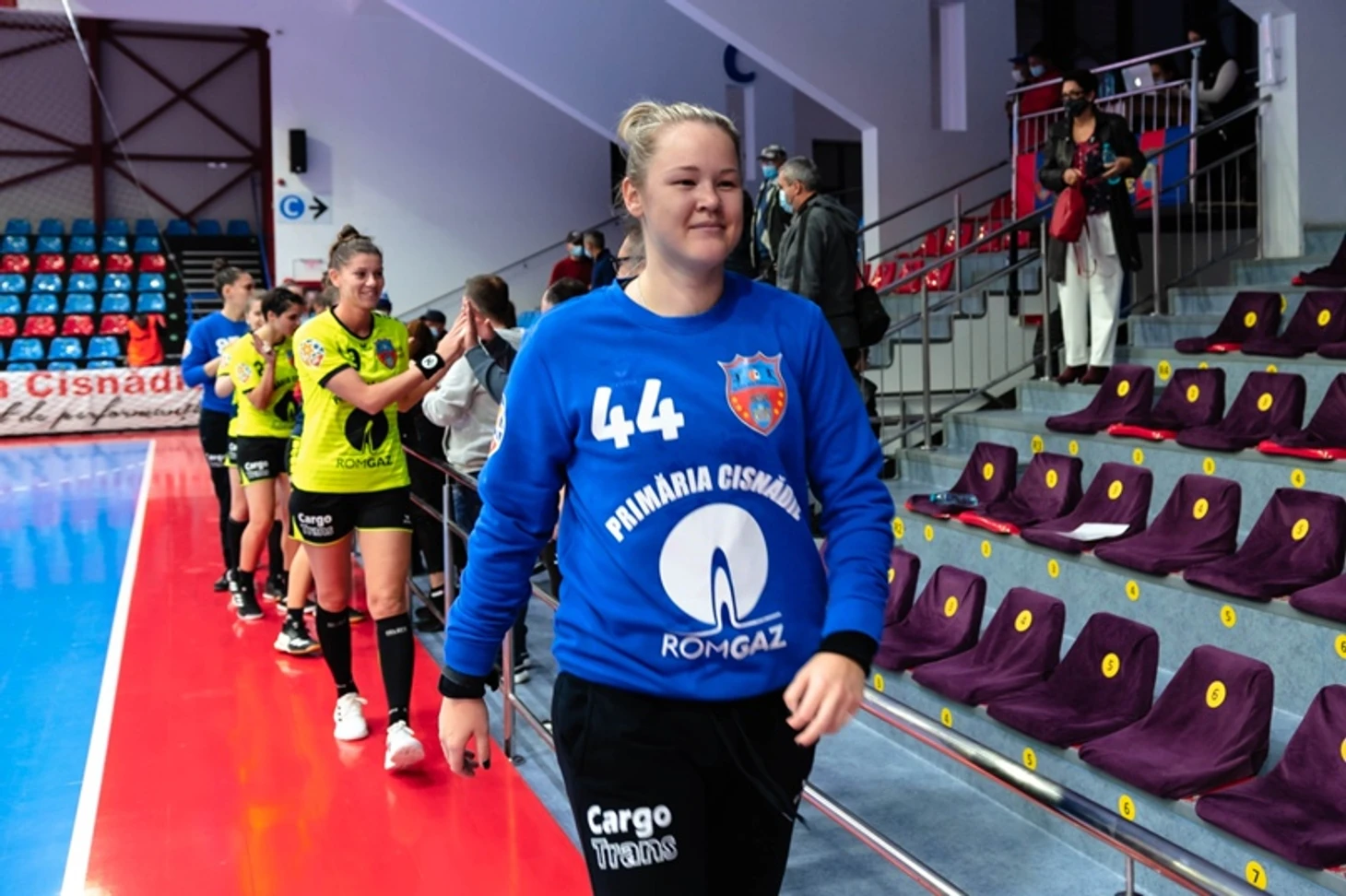 Кира Трусова: "В чемпионате Румынии за каждые 3 очка беспощадная мясорубка. Хорошо, что я вратарь!", изображение №1