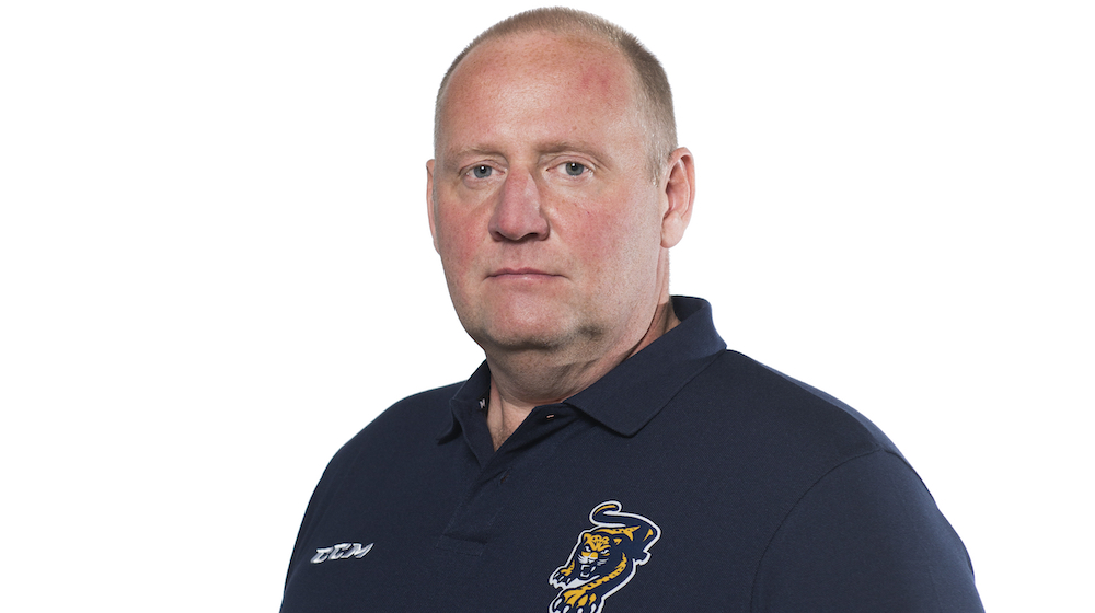 «Если кто-то начнет думать, что он Гретцки – ничего не получится». Самый колоритный спортивный директор в КХЛ