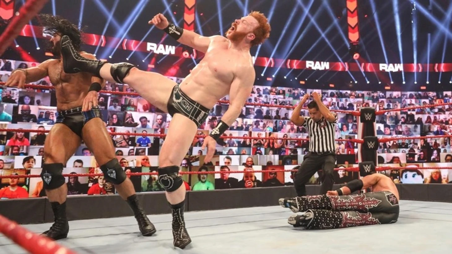 Обзор WWE Monday Night RAW 07.12.2020, изображение №23