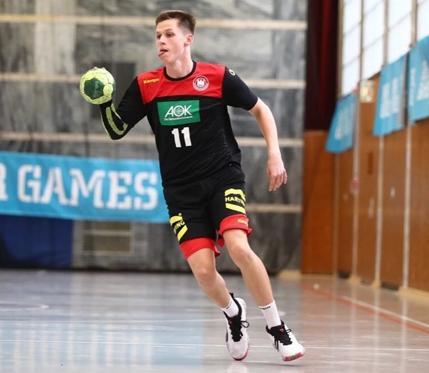 За основу "Берлина" дебютировал белорус: 19 лет, играет в немецкой "молодежке", отец — гандболист, изображение №5