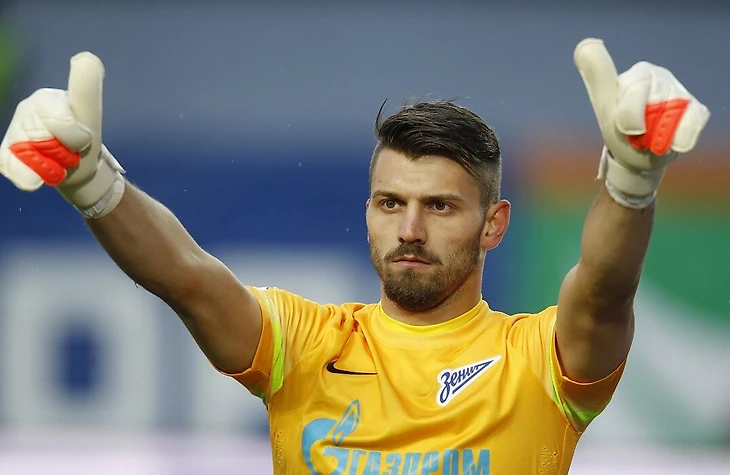 Вратарь Зенита Юрий Лодыгин