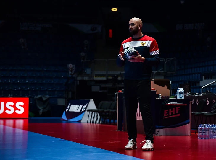 Люди гандбола. Евгений Гостев: "После победы на Спартакиаде Роскосмоса назвали лысым шарлатаном!", изображение №1