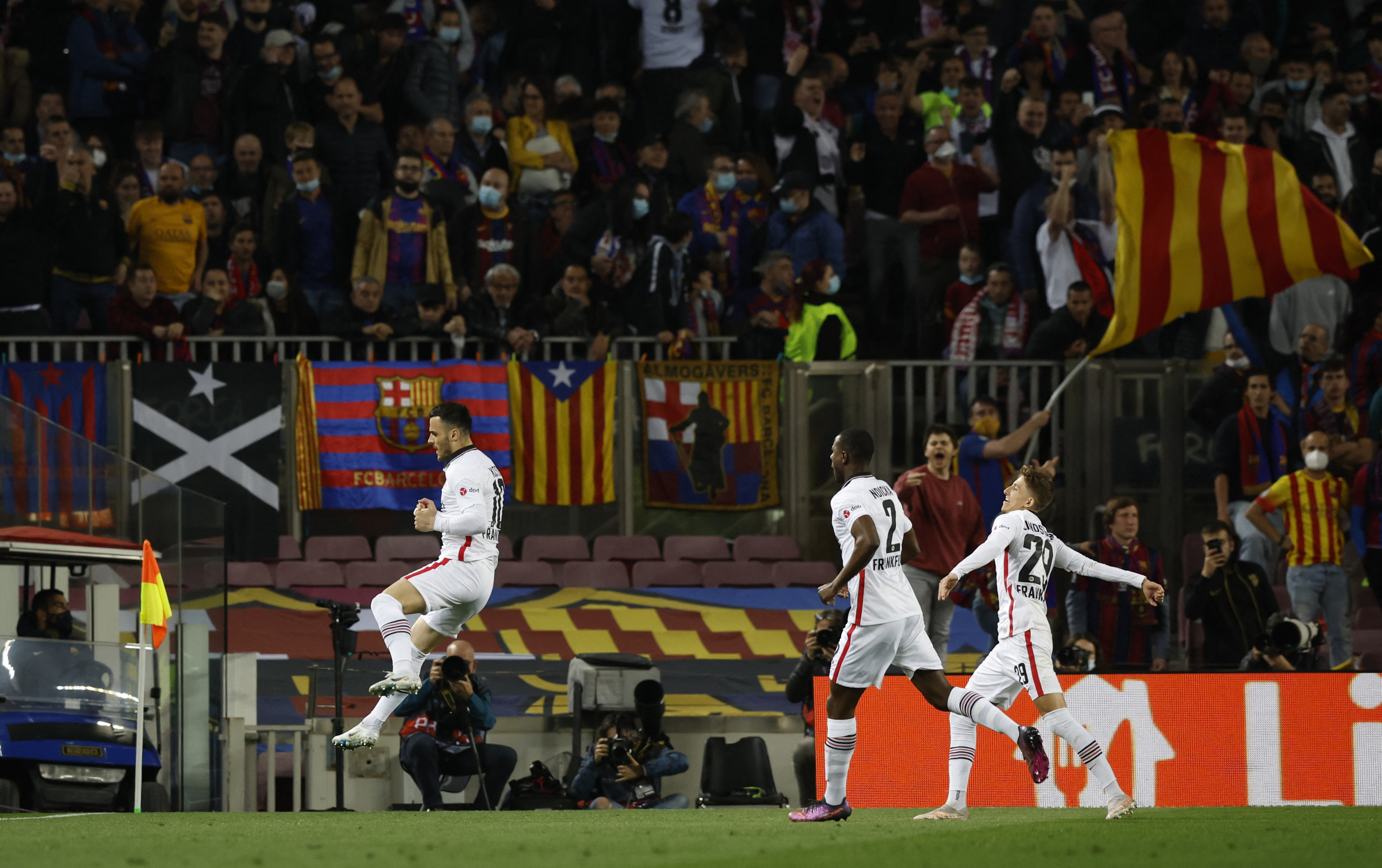 Лига Европы УЕФА, Хави, Айнтрахт Франкфурт, Барселона