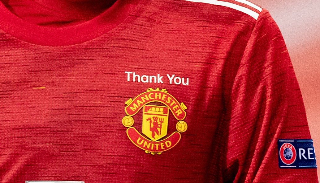 Красивое «Спасибо» медработникам от участников ЛЕ: все с надписями над лого, причем на разных языках