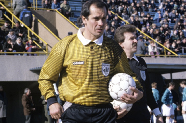 ЦСКА и «Локомотив» занесли арбитру по 5 тысяч долларов, чтобы тот судил честно. Это не анекдот, а слова экс-президента армейцев