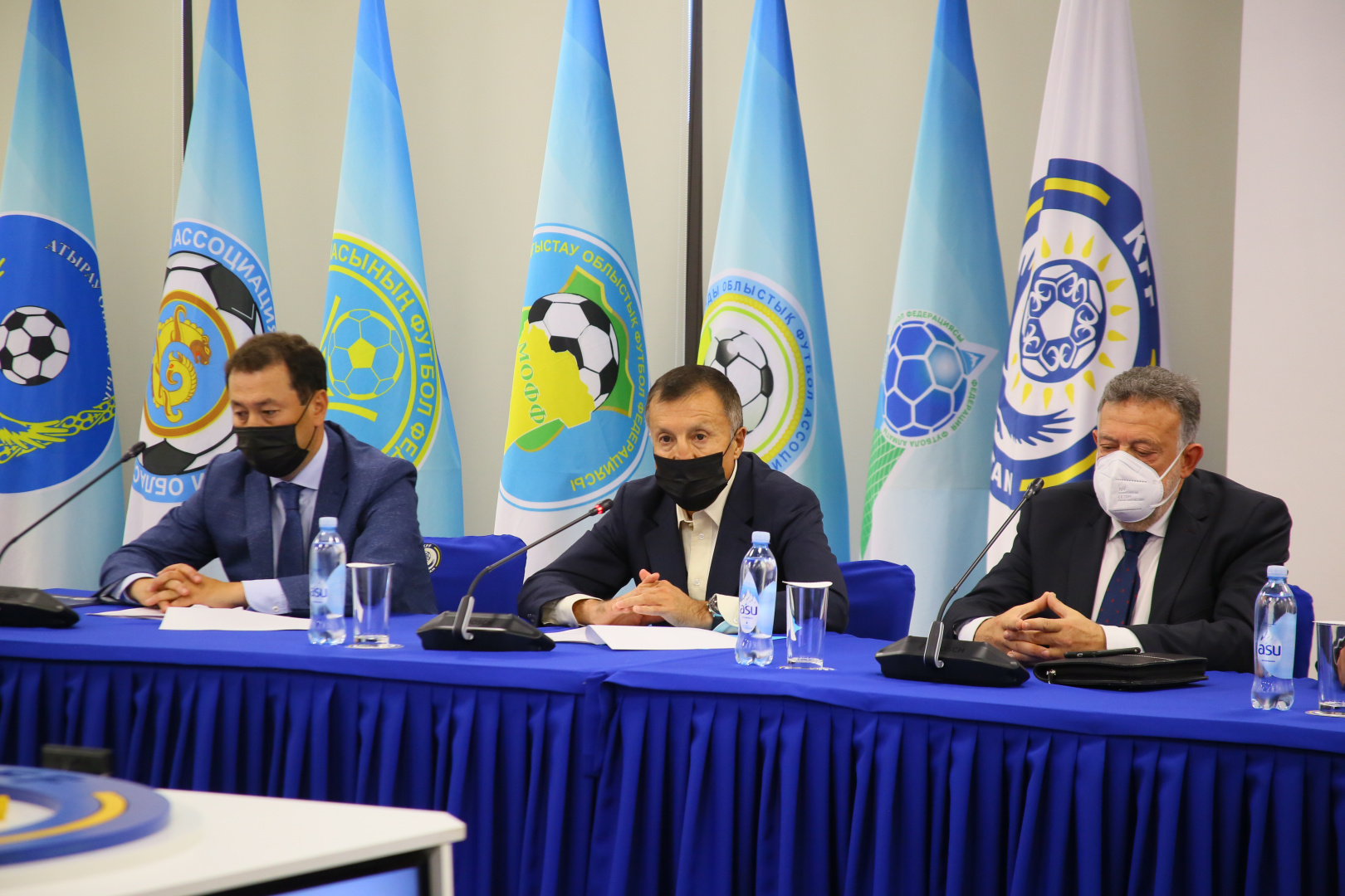 Судейством в КПЛ недовольны все: в каждом туре скандалы, а приезд менеджера из Испании ничего не изменил