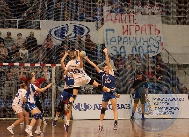 Фанатские истории. Барабанщик из Автограда, шампанское из Кубка ЕГФ, плакаты в защиту кумиров, изображение №5