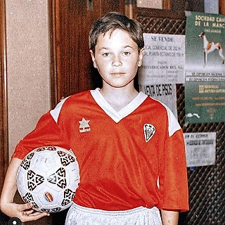 В этот день... 38 лет назад родился один из лучших полузащитников в истории - Андреас Иньеста