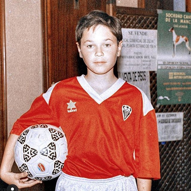 В этот день... 38 лет назад родился один из лучших полузащитников в истории - Андреас Иньеста