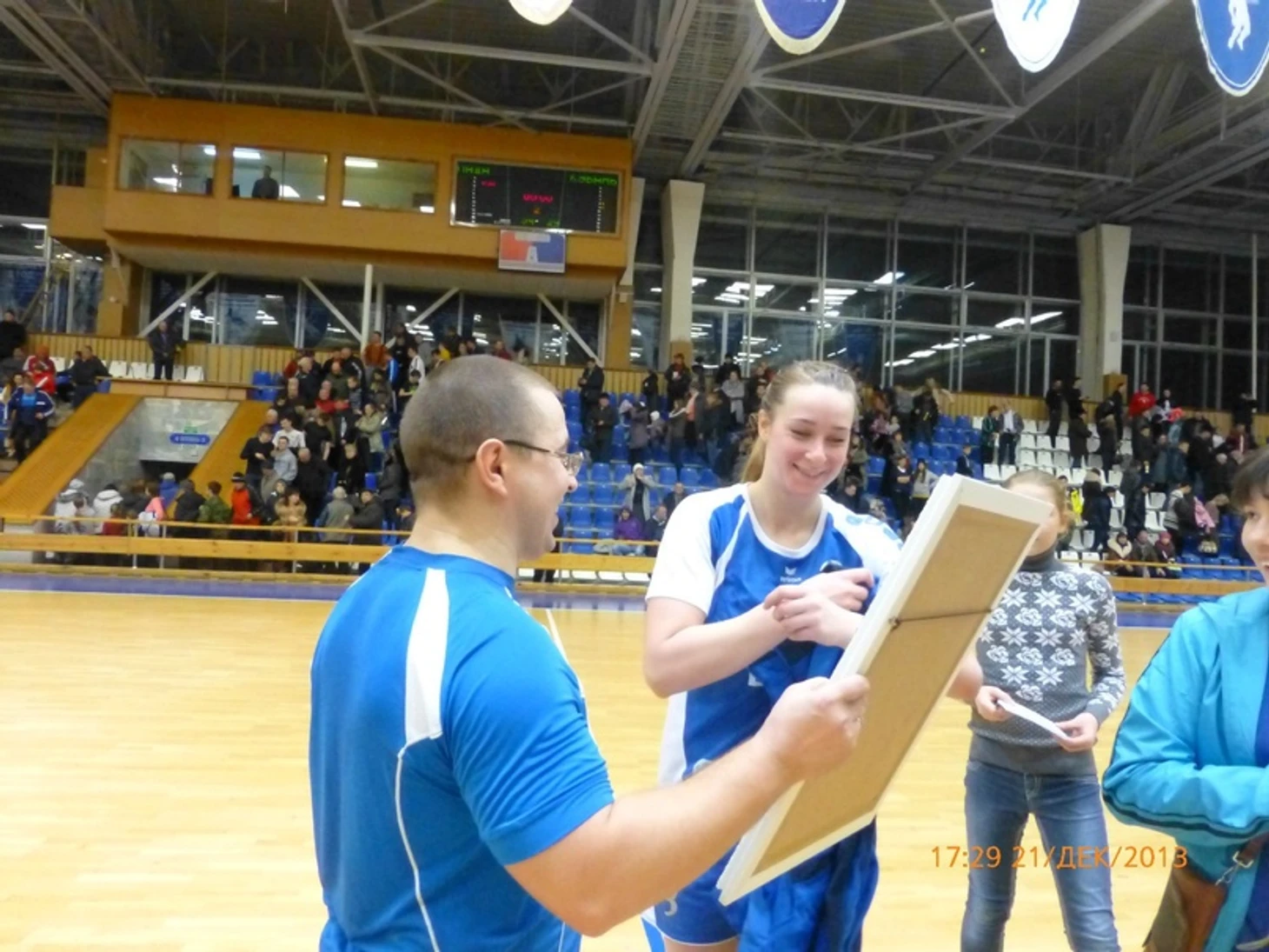 Фанатские истории. Барабанщик из Автограда, шампанское из Кубка ЕГФ, плакаты в защиту кумиров, изображение №7