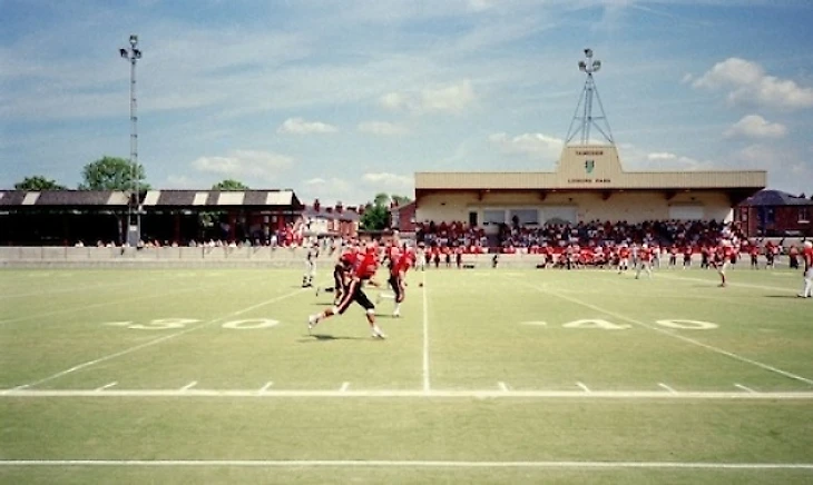 В 80-е годы на Ивен Филдс играли даже в американский футбол