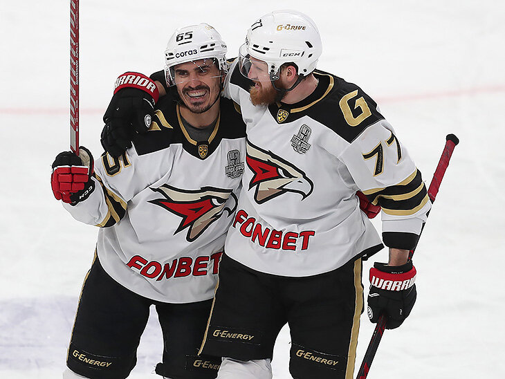 Хоккейное безумие в Магнитогорске: «Авангард» второй раз убрал «Металлург», но чуть не попал под невероятный камбэк