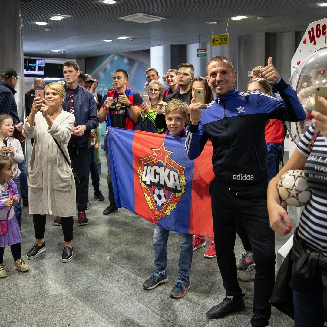 Прибыли в Тюмень! Как всегда, в аэропорту нашу команду встречали болельщики